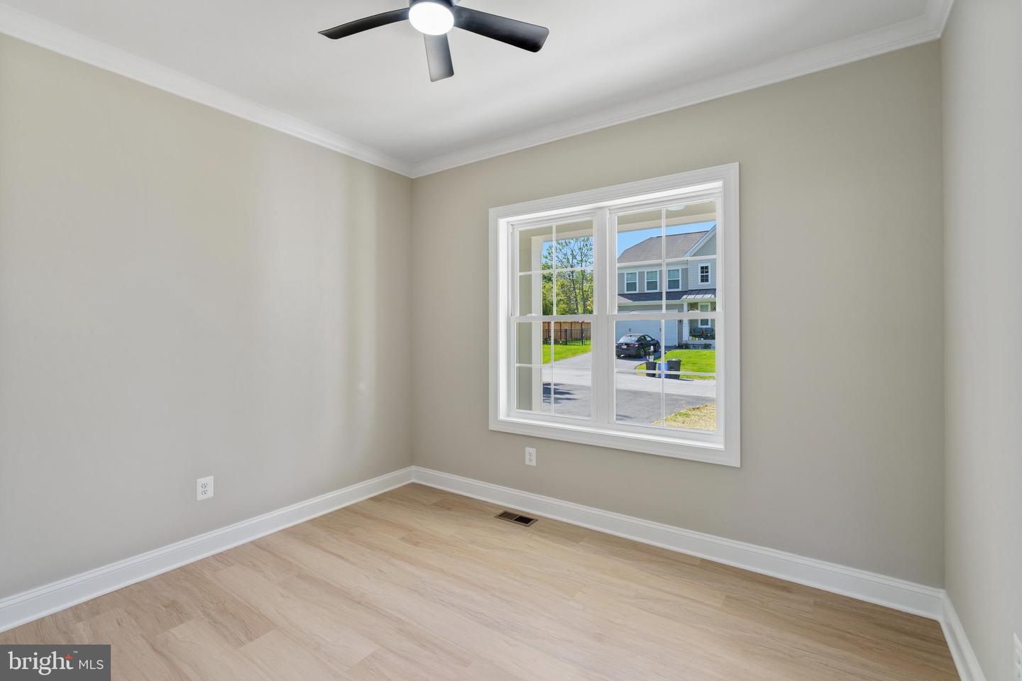 Mayfield Ave Property Photo 8