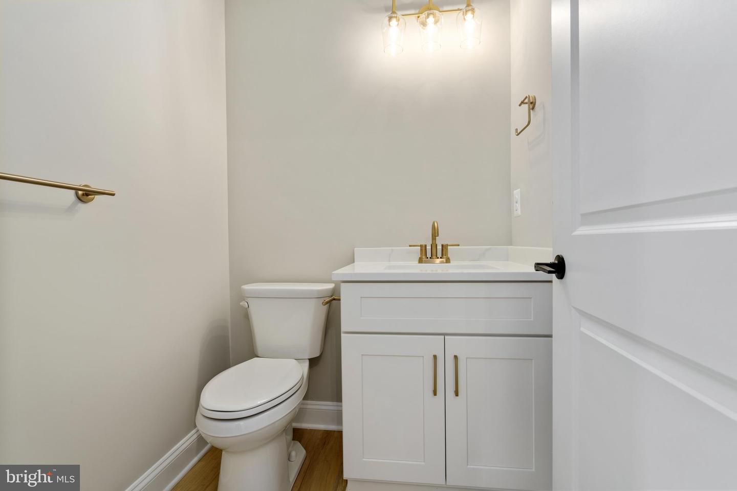 Mayfield Ave Property Photo 9