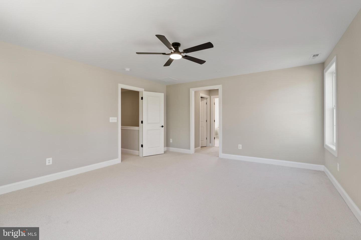 Mayfield Ave Property Photo 10
