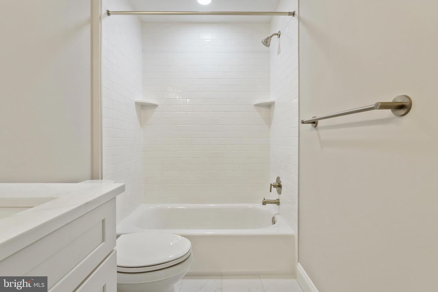 Mayfield Ave Property Photo 12