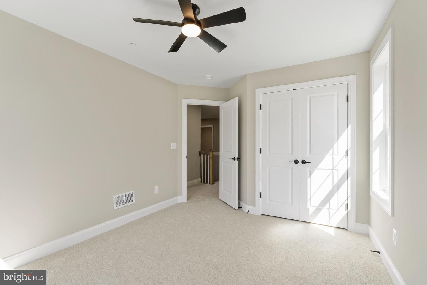 Mayfield Ave Property Photo 13