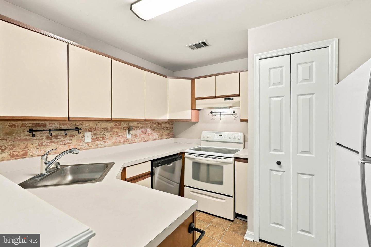 24 Deer Run Ct #606 Property Photo 12