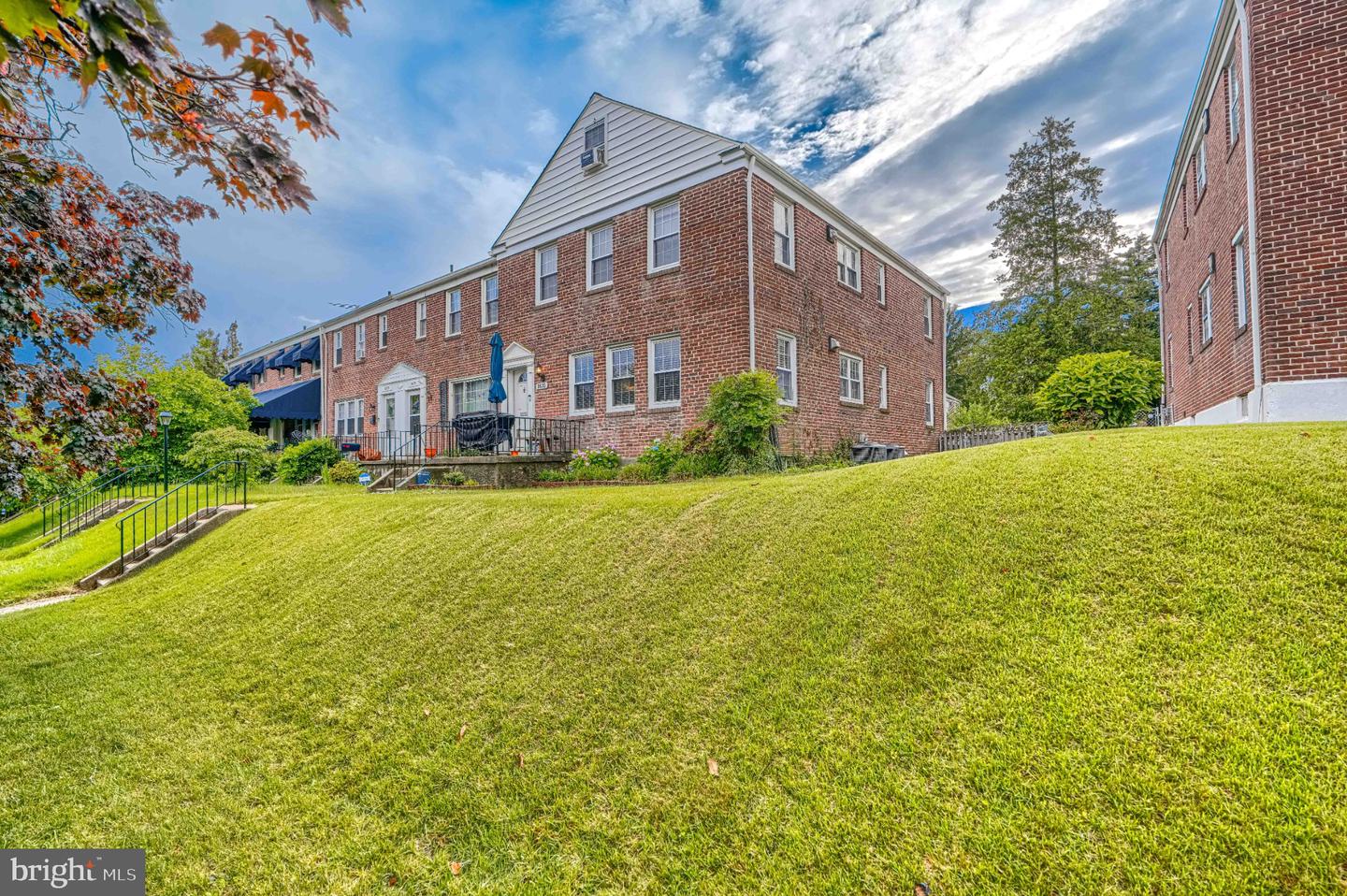 1835 Loch Shiel Rd Property Photo 3