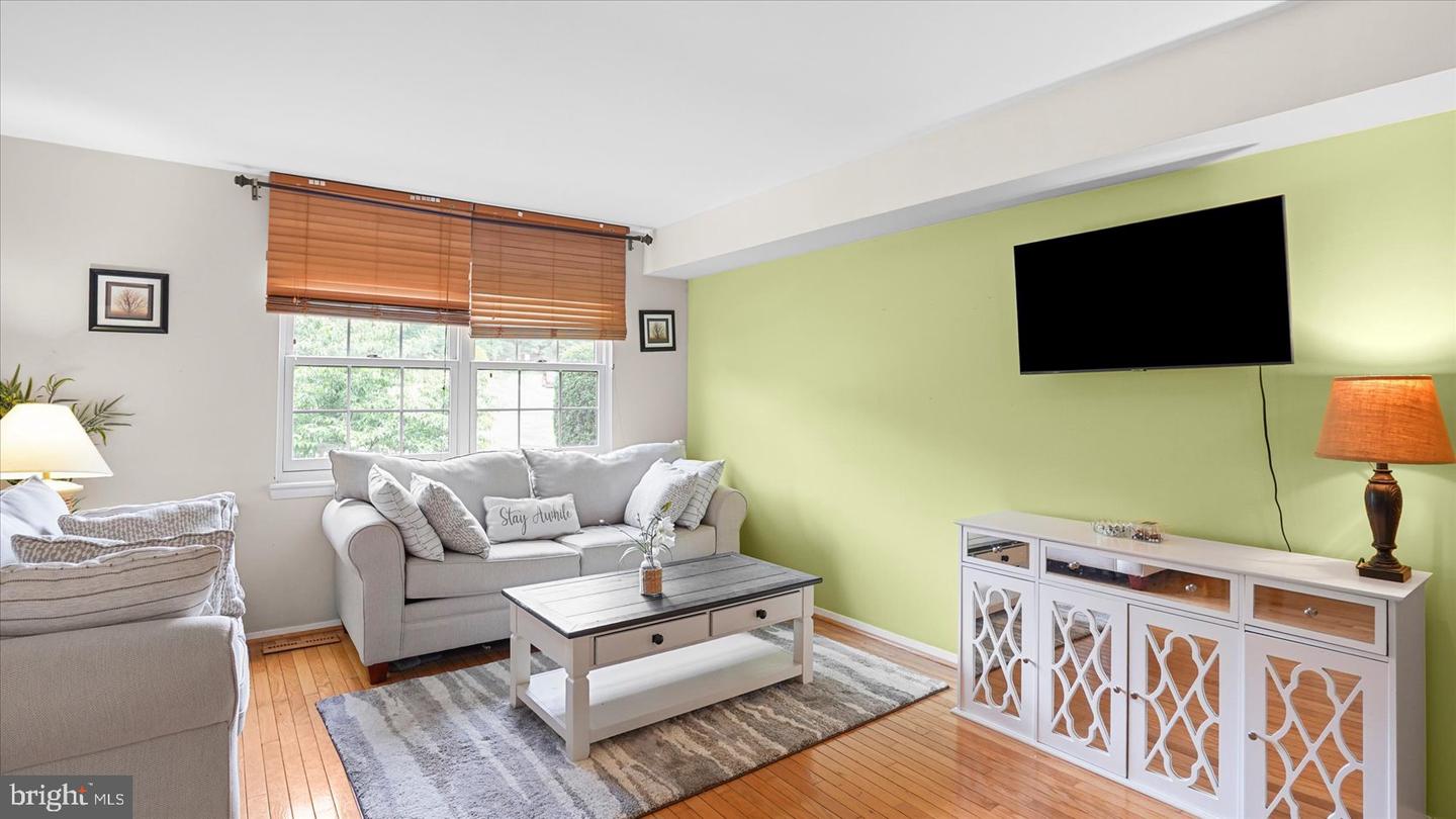 6 Drawbridge Ct Property Photo 2