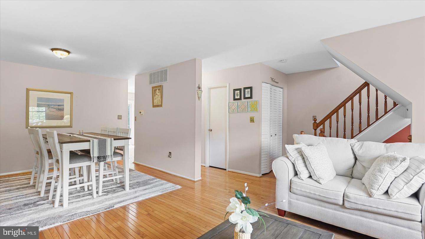 6 Drawbridge Ct Property Photo 5