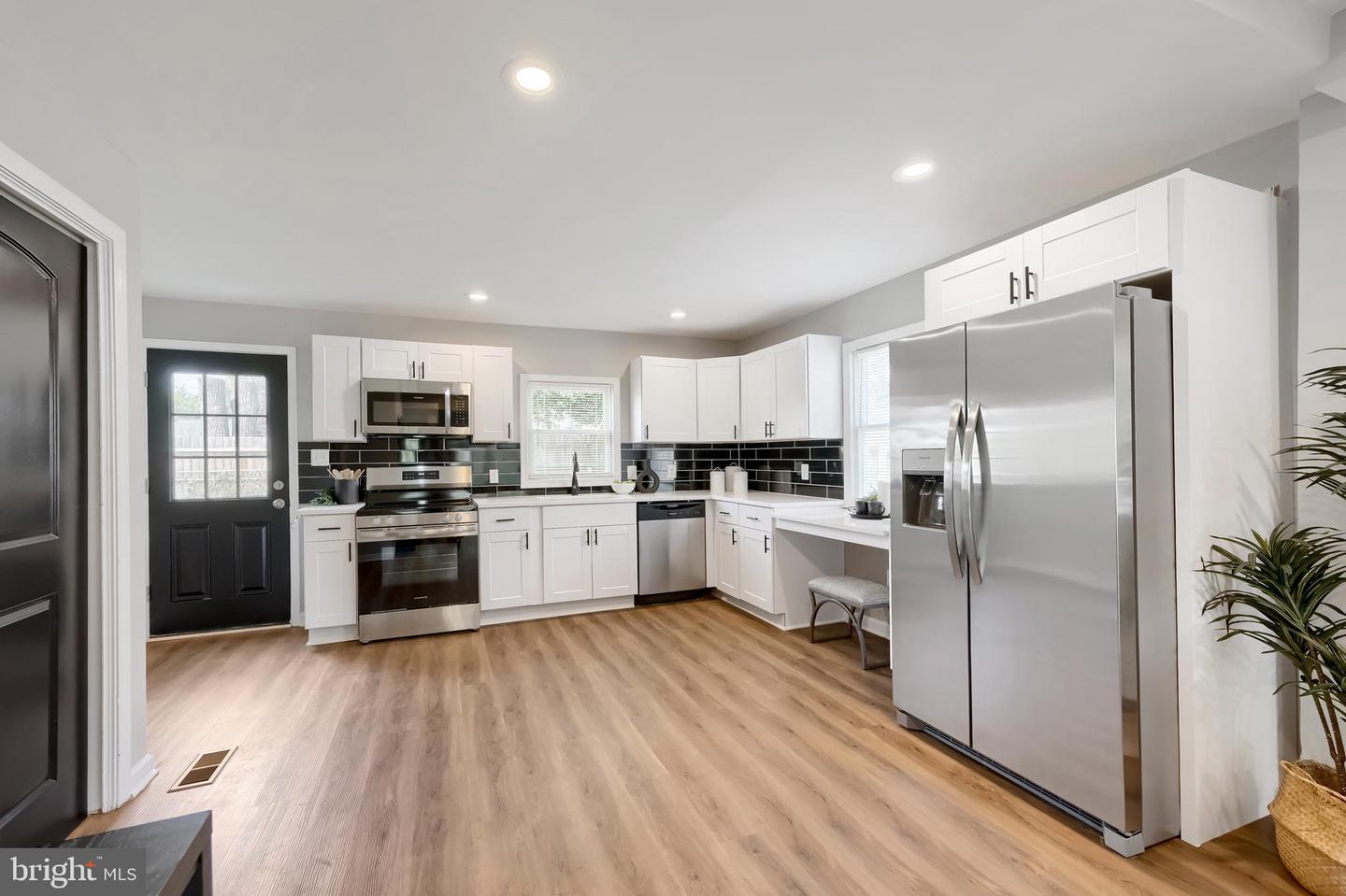 20 Transverse Ave Property Photo 11