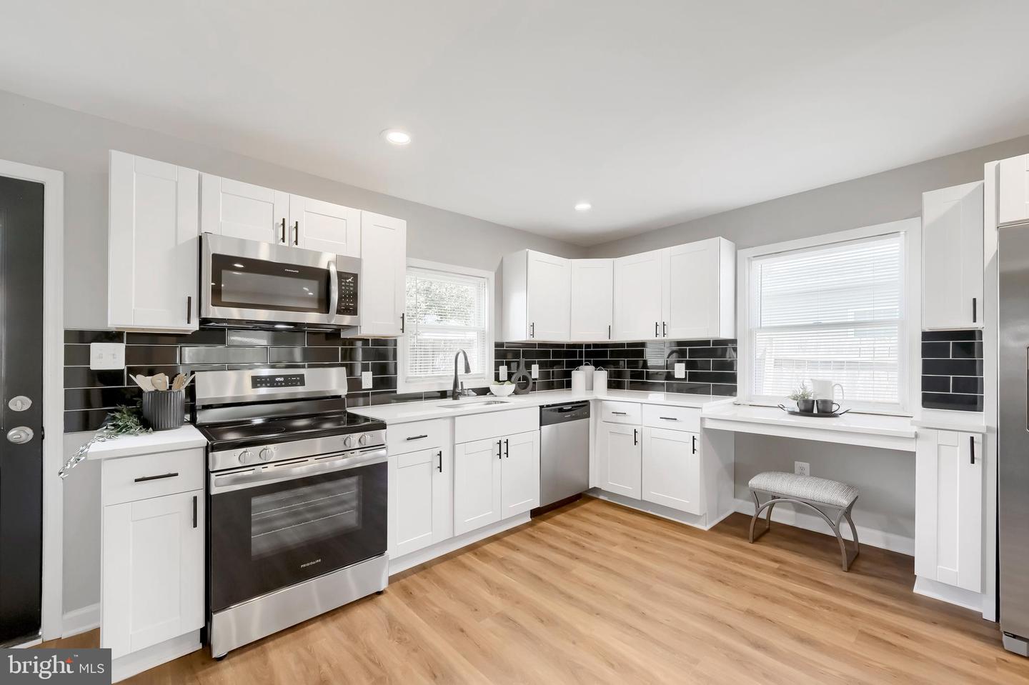 20 Transverse Ave Property Photo 12