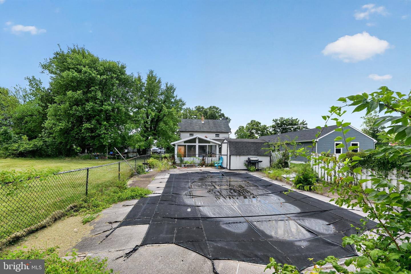 2923 & 2925 N Rolling Rd Property Photo 4