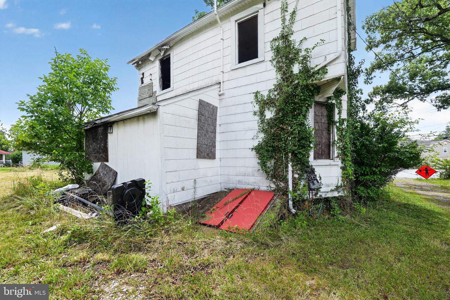 2923 & 2925 N Rolling Rd Property Photo 6