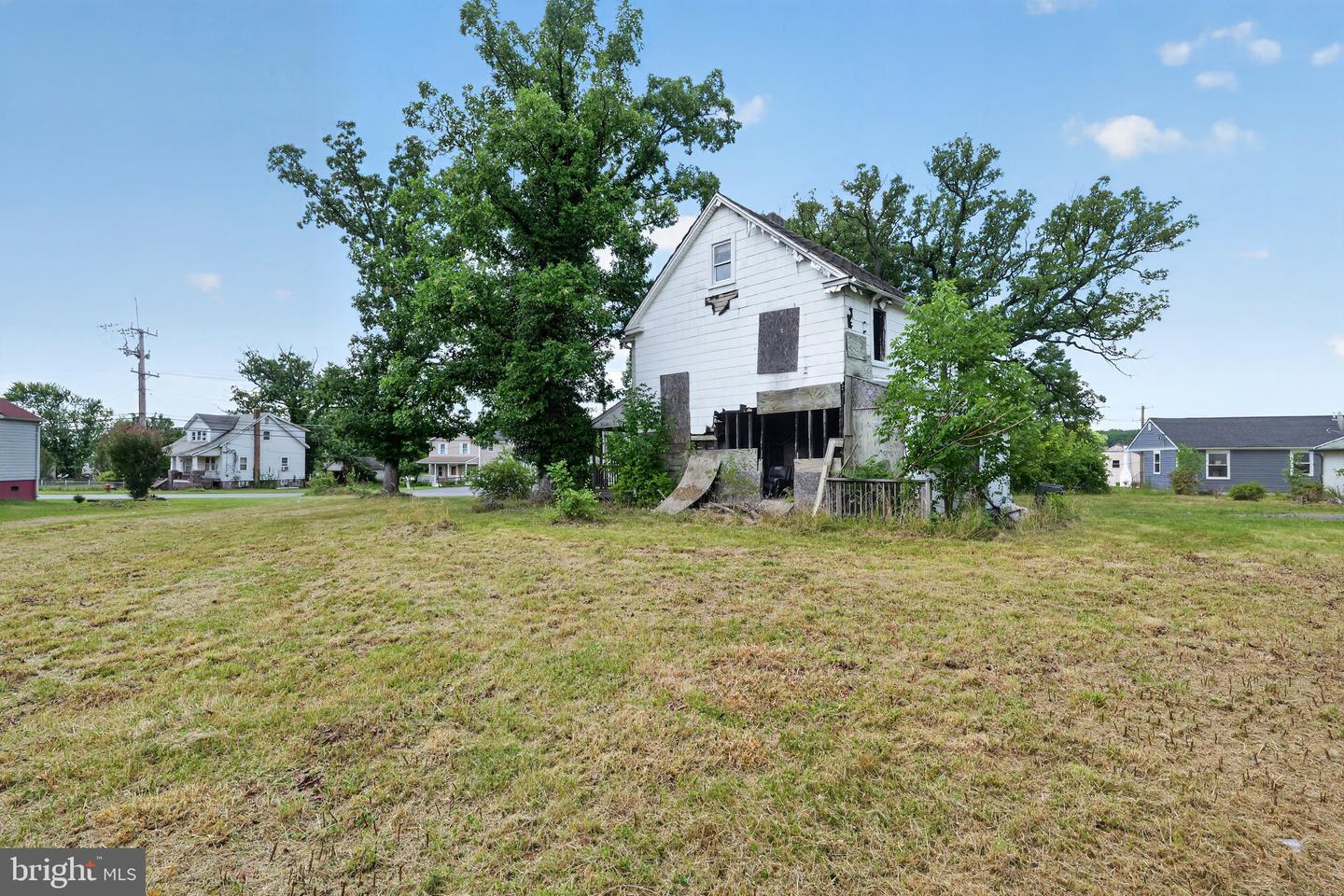 2923 & 2925 N Rolling Rd Property Photo 8