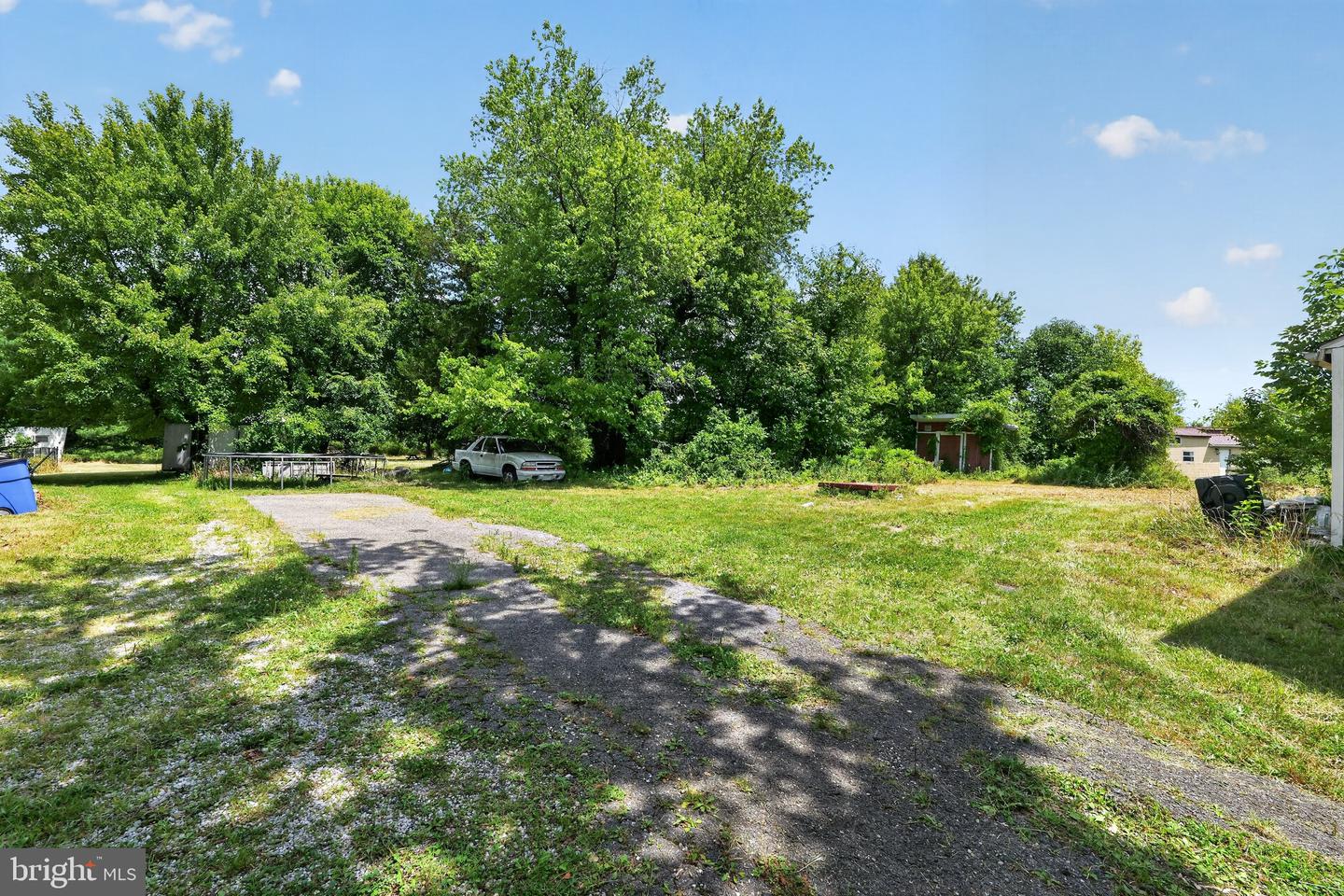 2923 & 2925 N Rolling Rd Property Photo 10
