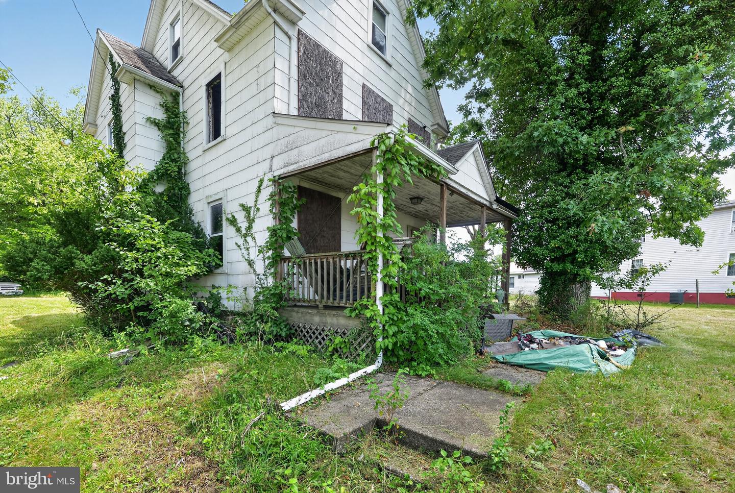 2923 & 2925 N Rolling Rd Property Photo 11