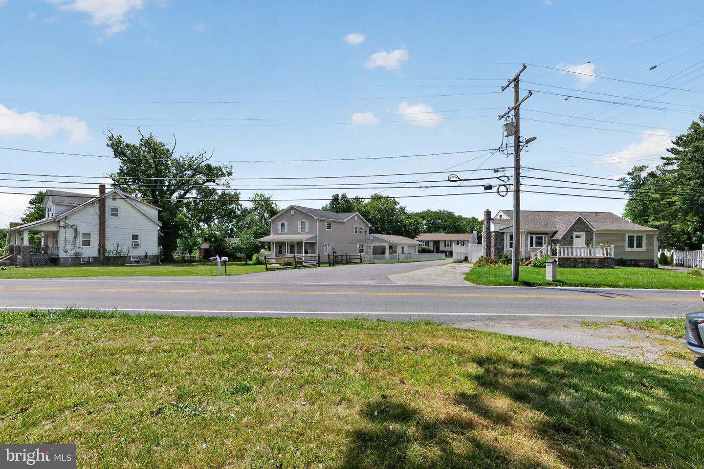 2923 & 2925 N Rolling Rd Property Photo 12