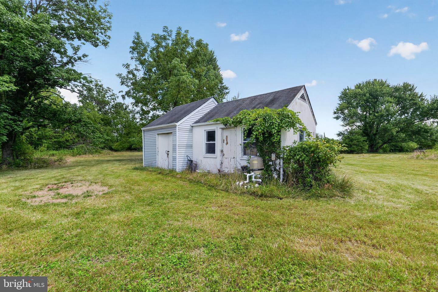 2923 & 2925 N Rolling Rd Property Photo 15