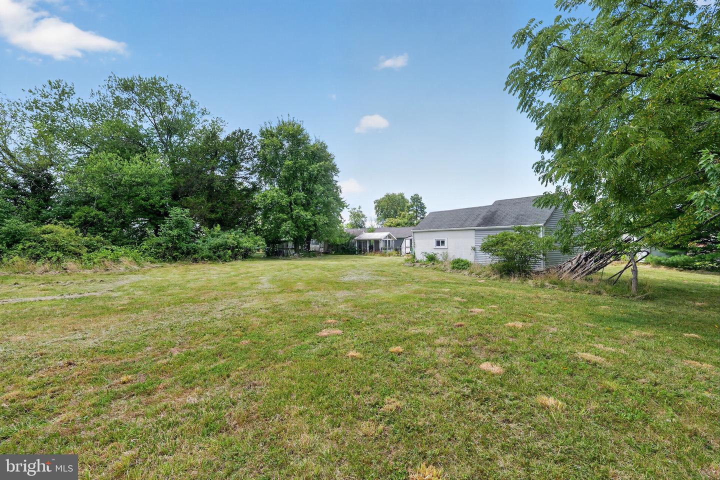 2923 & 2925 N Rolling Rd Property Photo 22