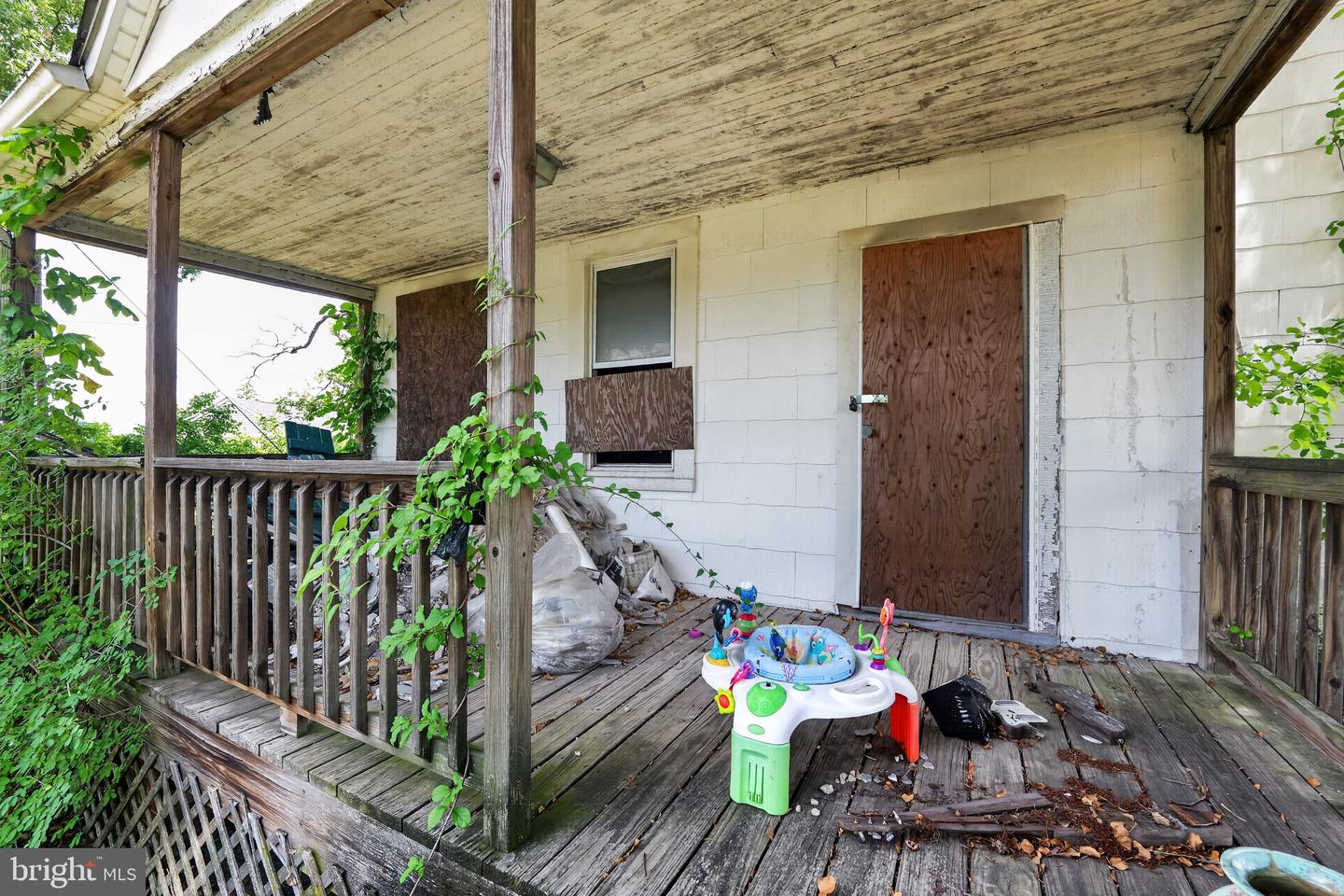 2923 & 2925 N Rolling Rd Property Photo 23