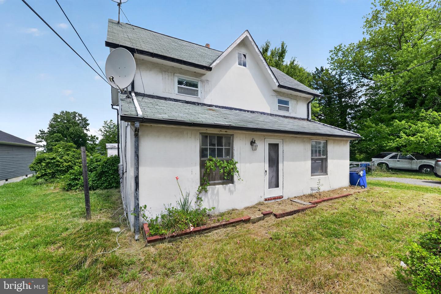 2923 & 2925 N Rolling Rd Property Photo 24