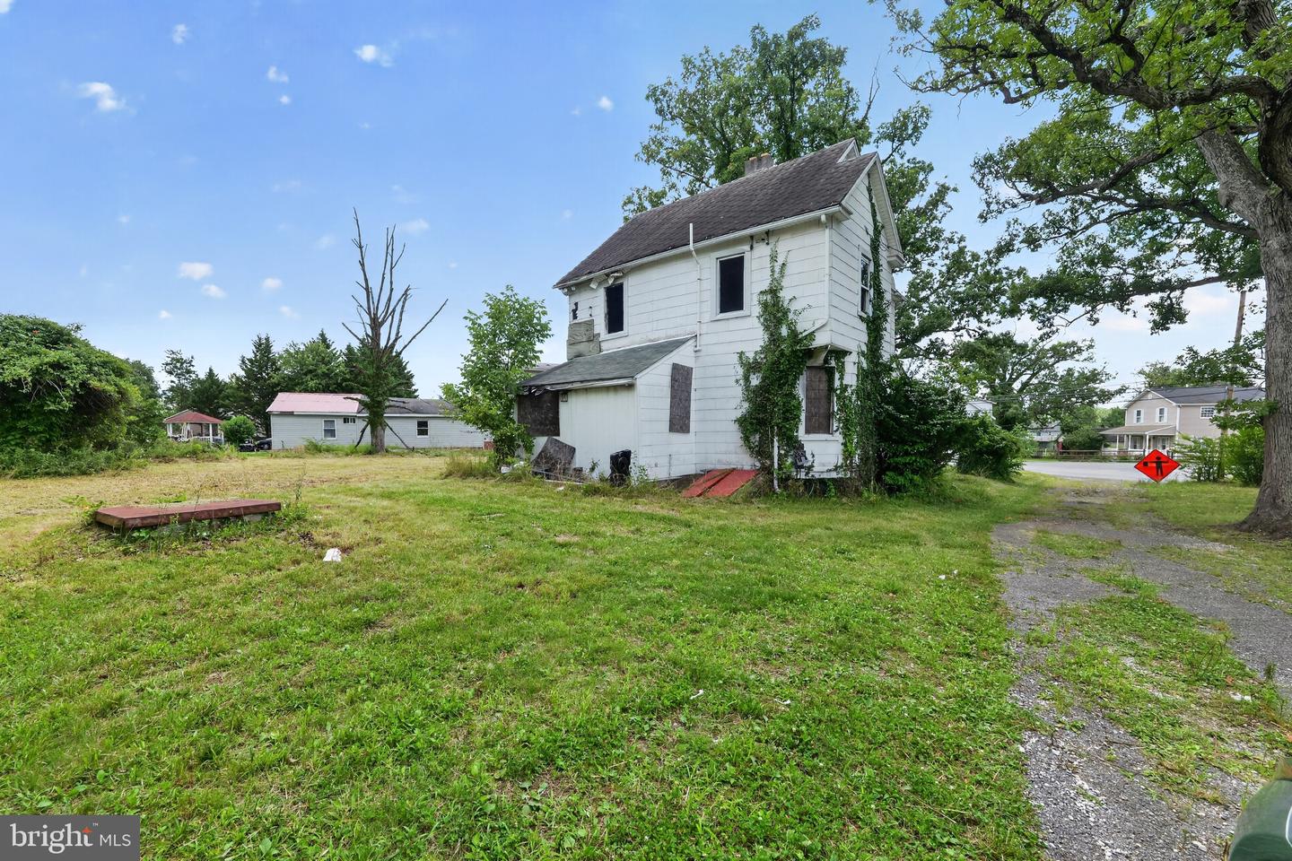 2923 & 2925 N Rolling Rd Property Photo 27