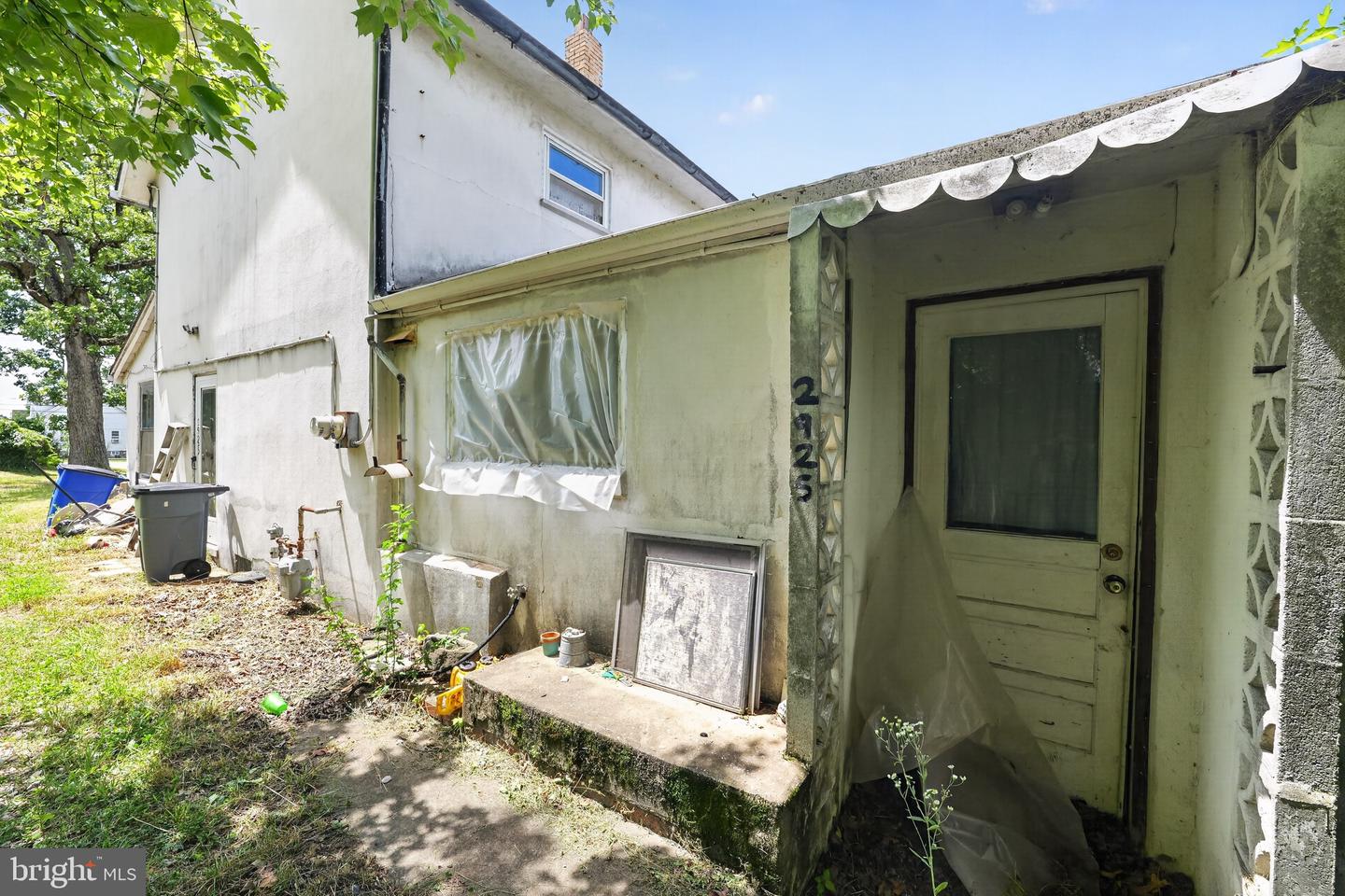 2923 & 2925 N Rolling Rd Property Photo 28