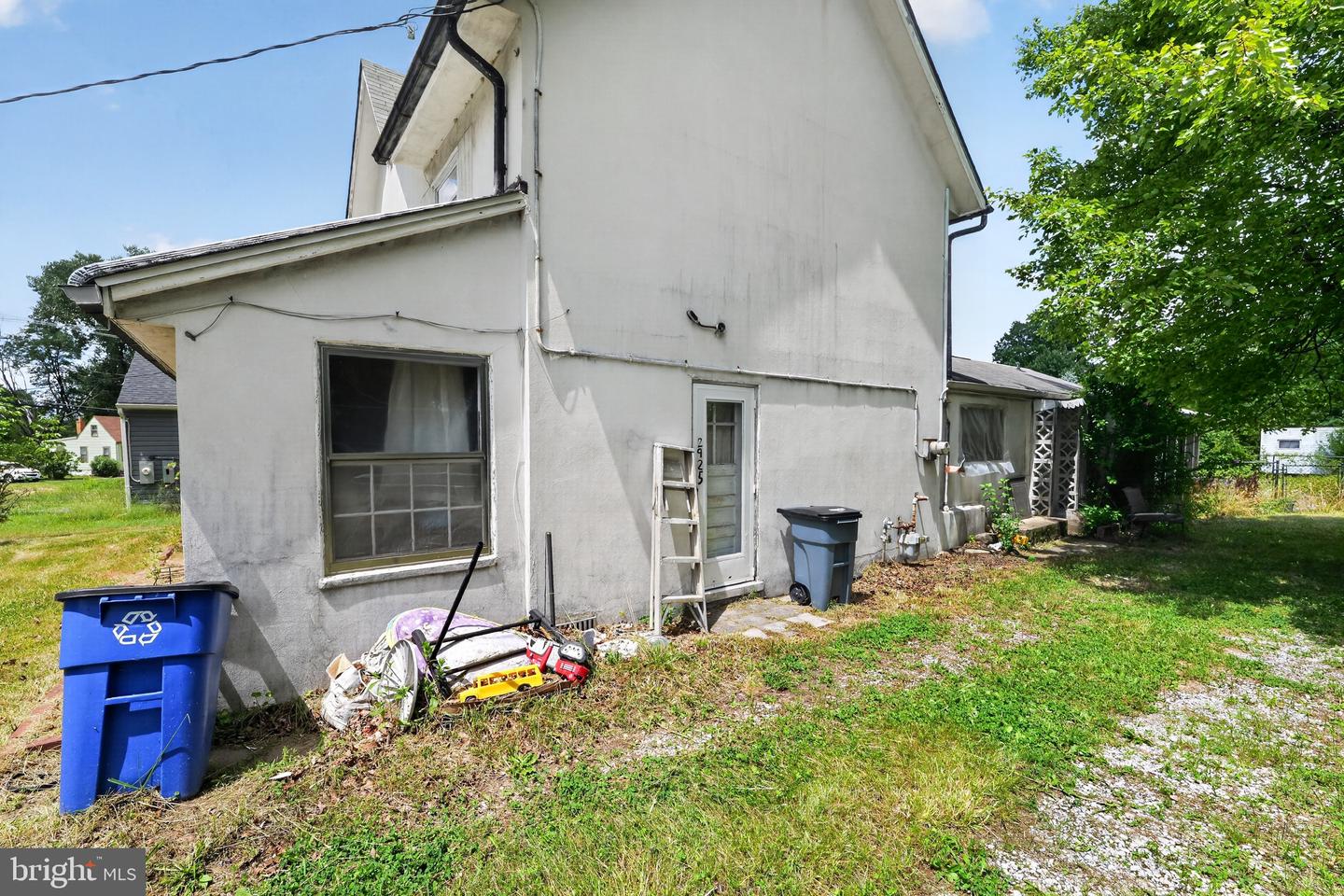 2923 & 2925 N Rolling Rd Property Photo 30