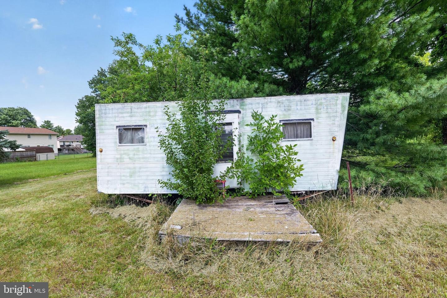 2923 & 2925 N Rolling Rd Property Photo 32