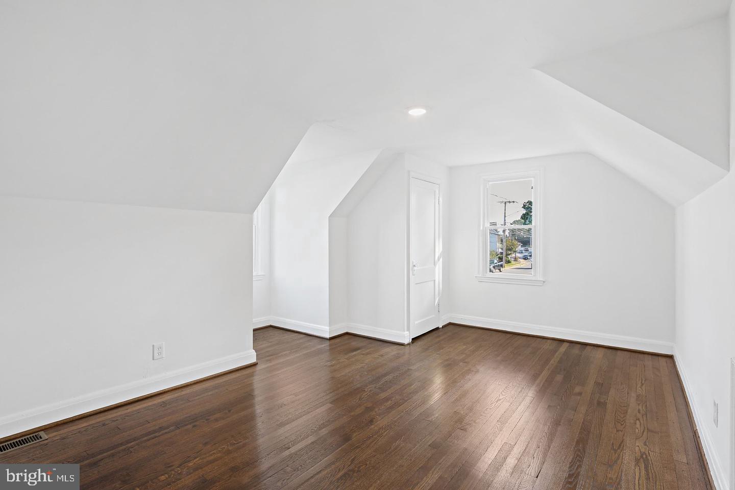 423 Ingleside Ave Property Photo 12