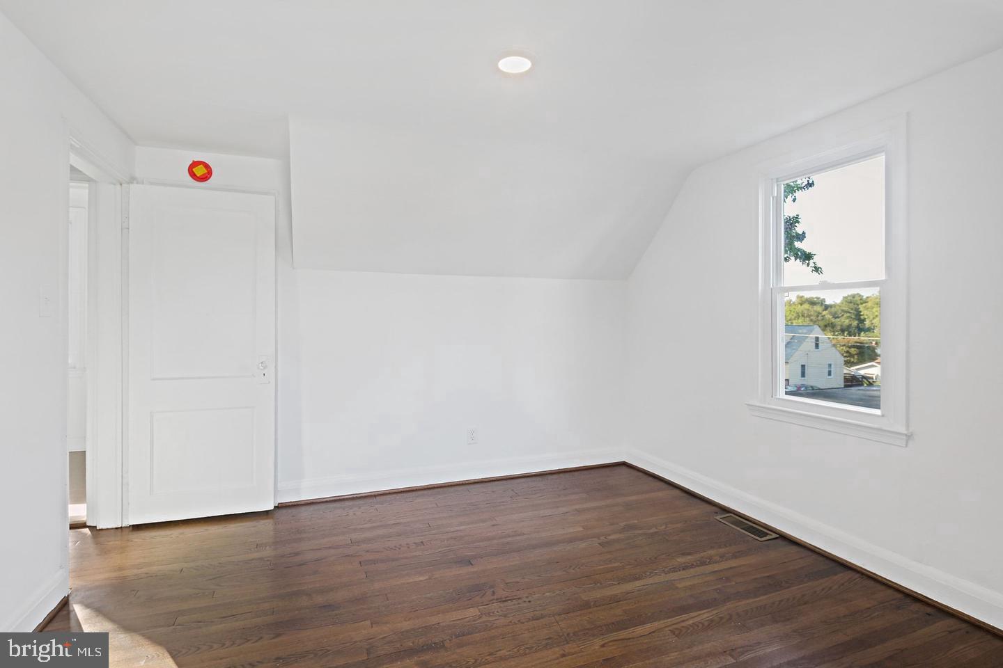 423 Ingleside Ave Property Photo 15