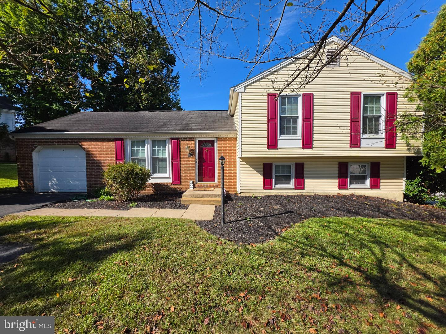 7109 UPPER MILLS CIR Property Photo 1