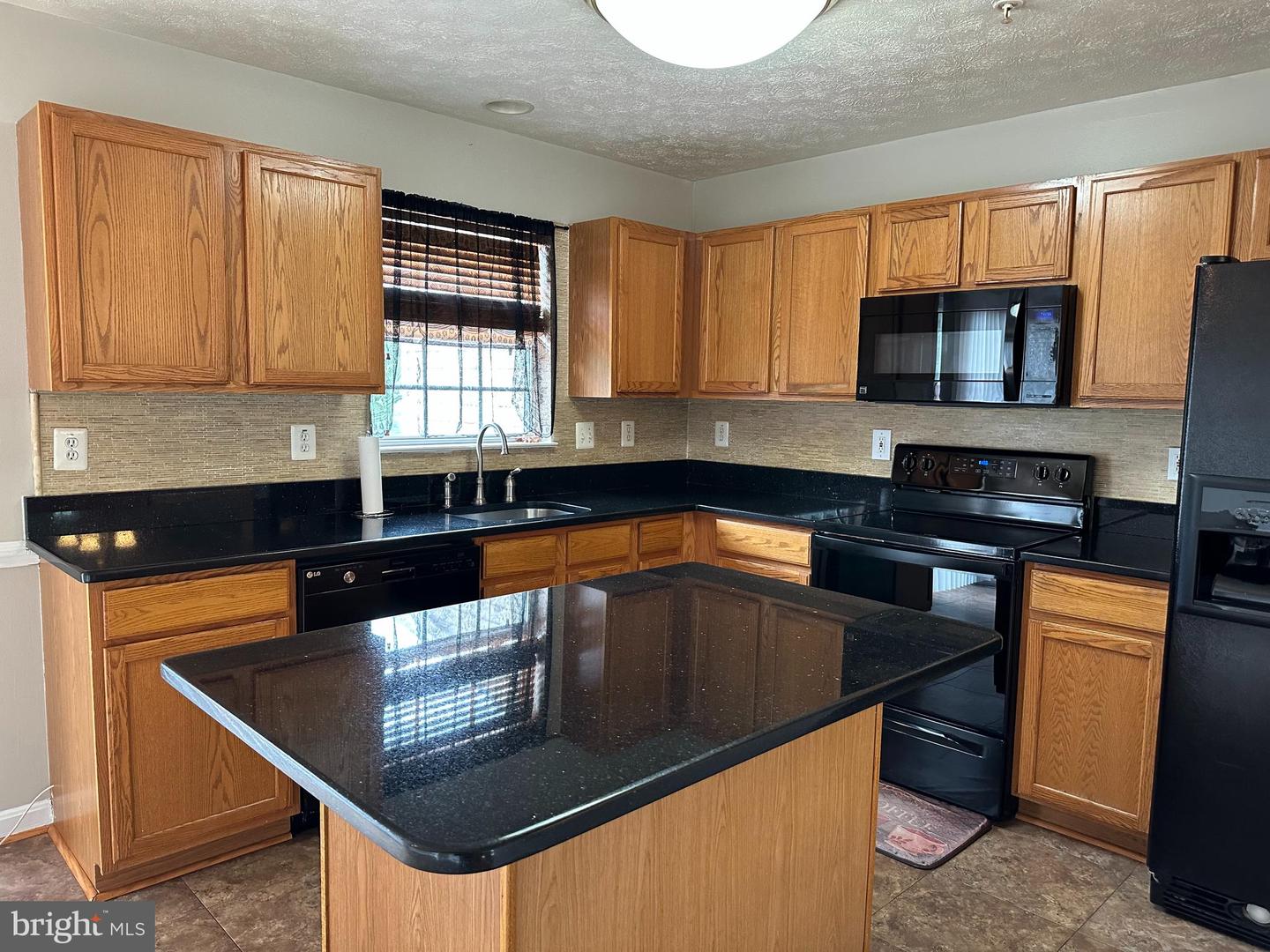 4825 Buxton Cir Property Photo 3