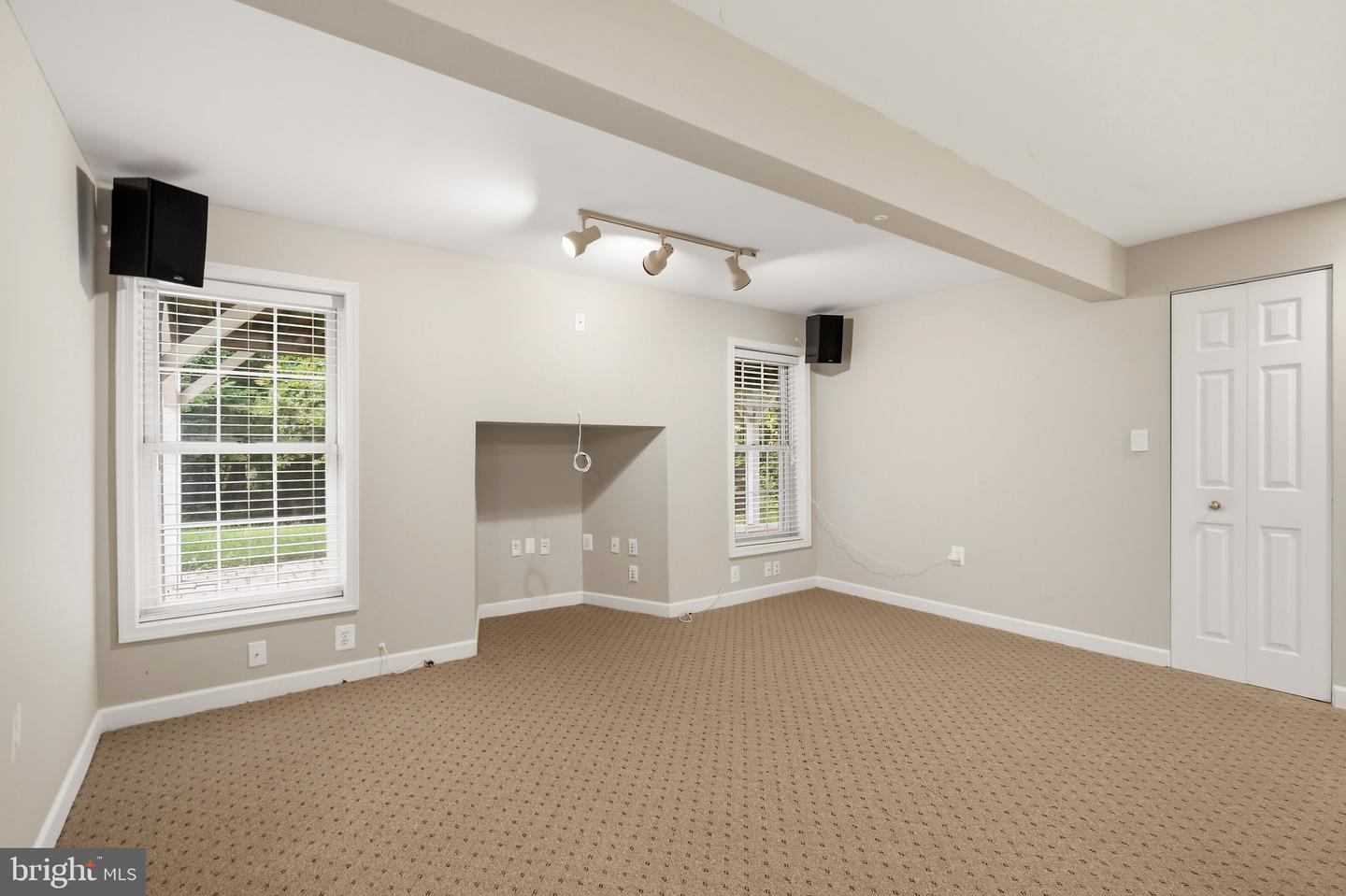 1316 W Seminary Ave Property Photo 42