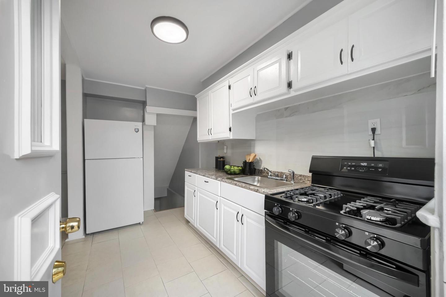 415 Edmunds Way Property Photo 12