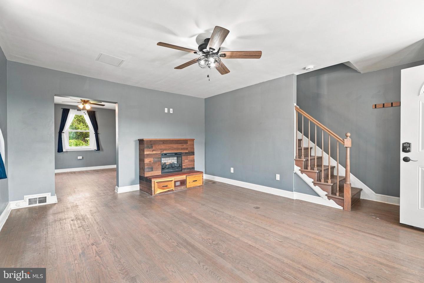 2611 N Snyder Ave Property Photo 4