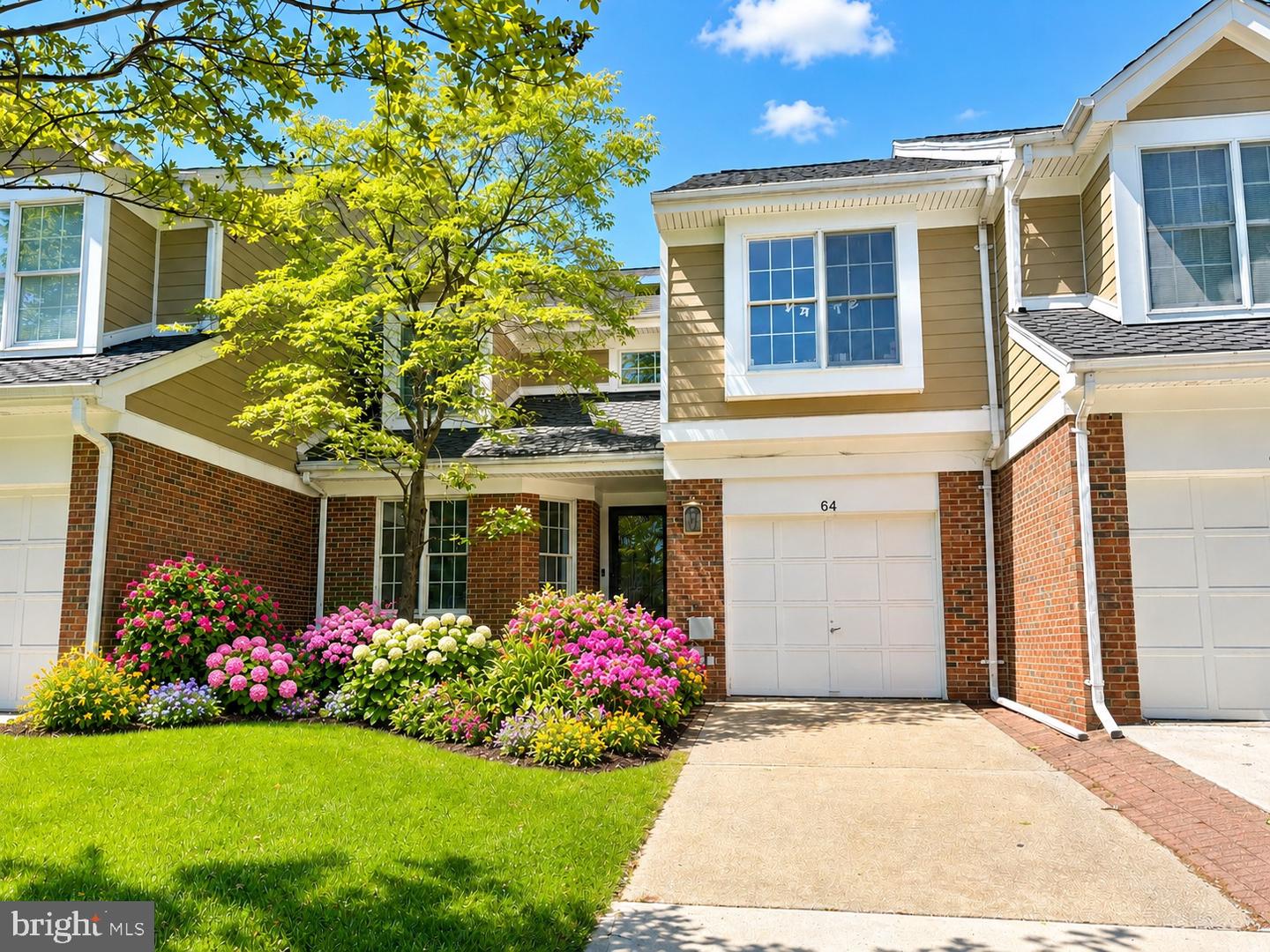 64 River Oaks Cir Property Photo 1