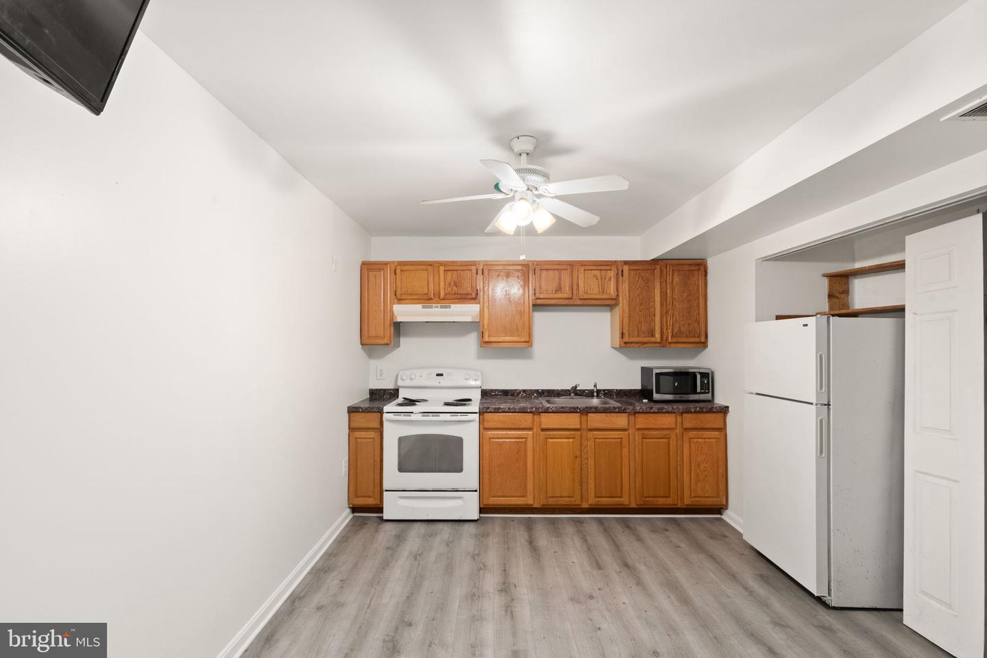174 E Kingston Park Ln Property Photo 33