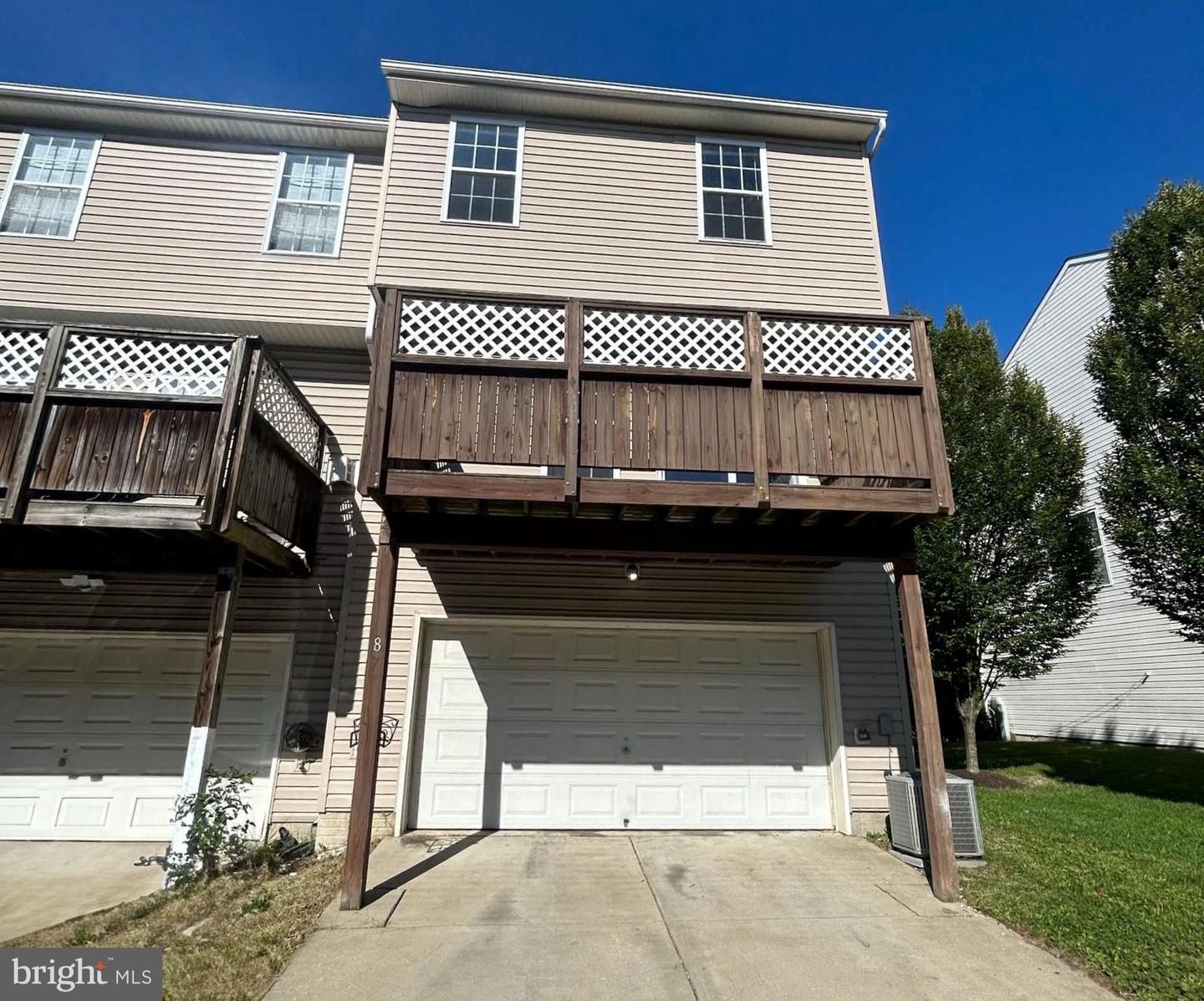 877 Middle River Rd Property Photo 2