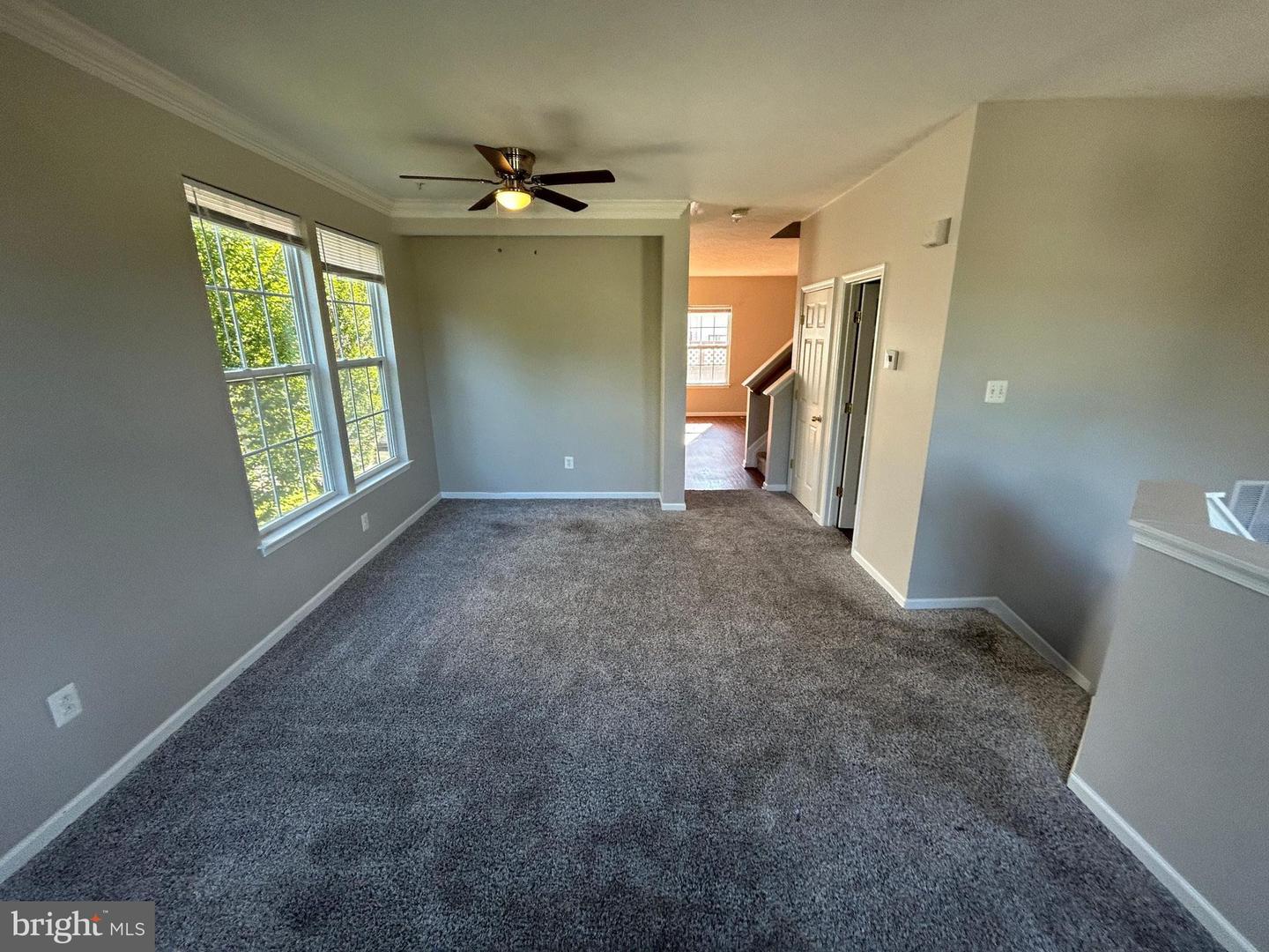 877 Middle River Rd Property Photo 5
