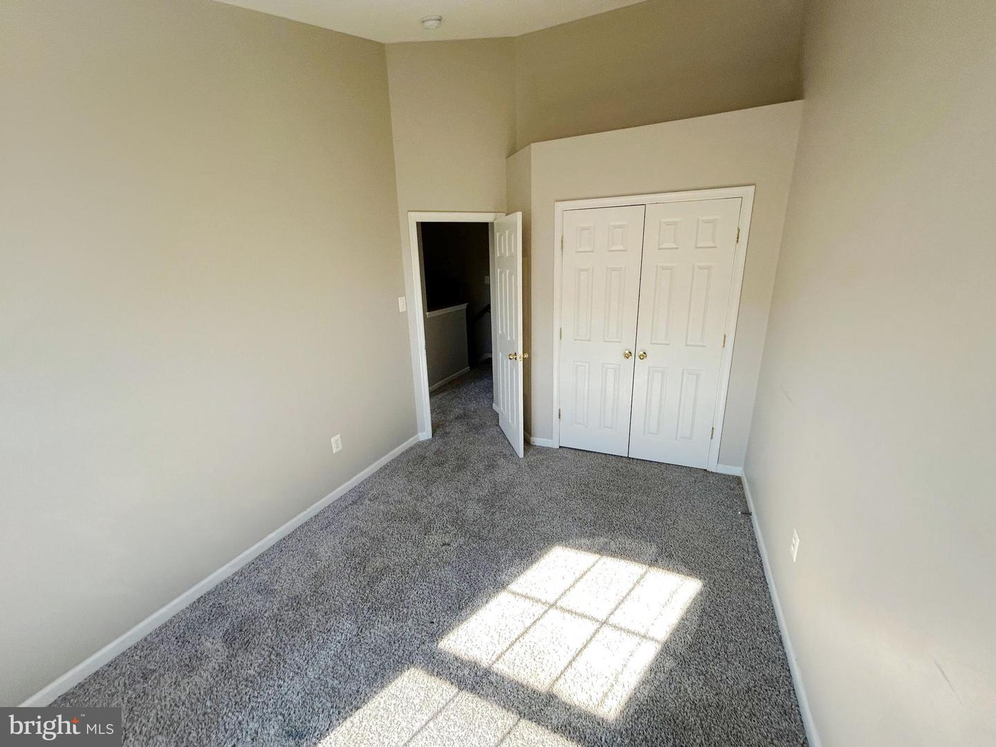 877 Middle River Rd Property Photo 18