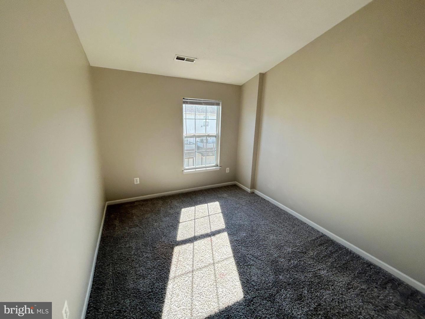 877 Middle River Rd Property Photo 19