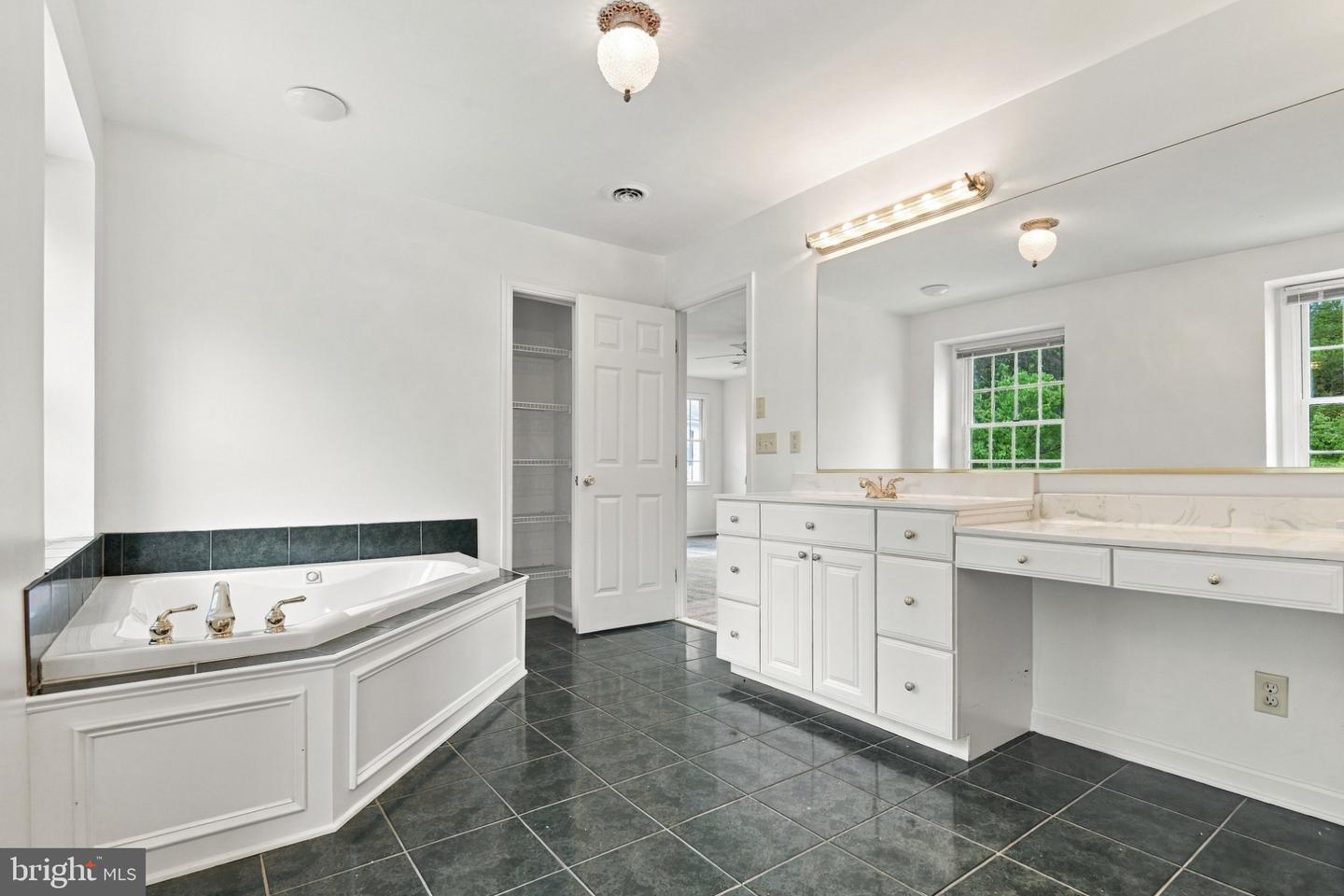 15 Lochmoor Ct Property Photo 20