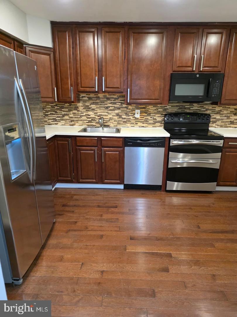 20 DELAFIELD CT Property Photo 1