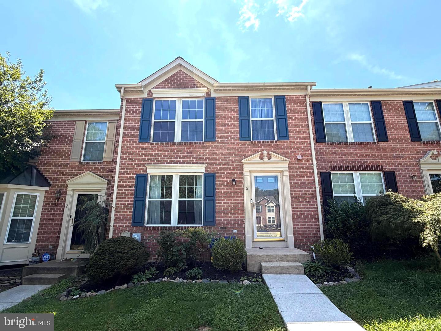 5 SILVER BIRCH CT Property Photo 1