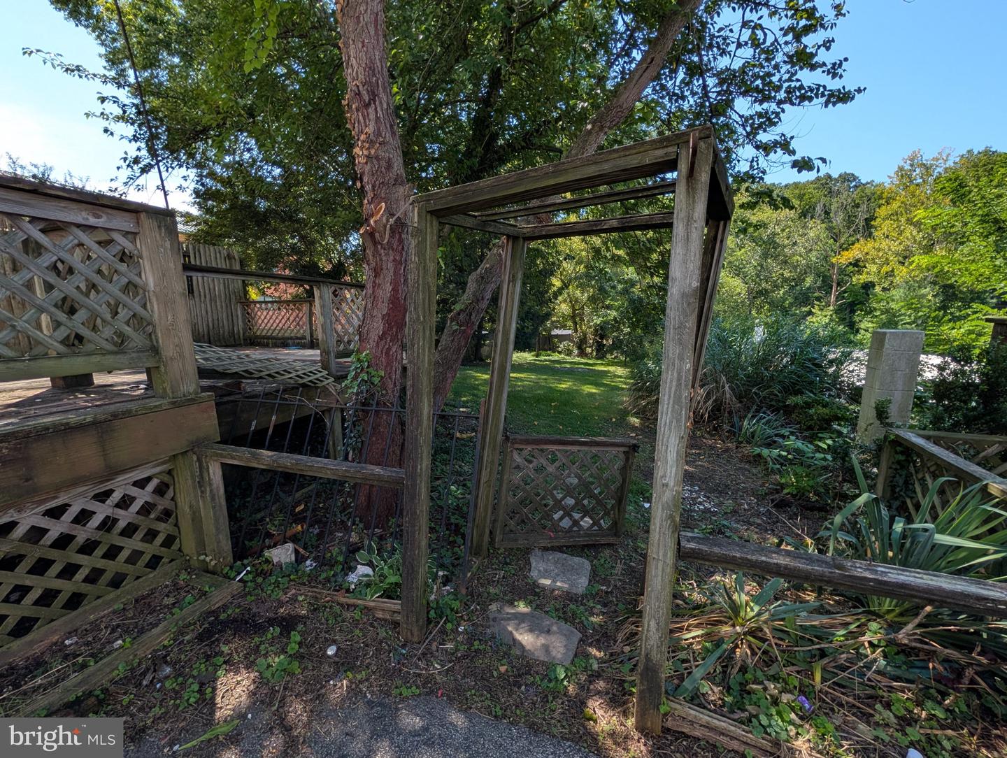 6090 Falls Rd Property Photo 7