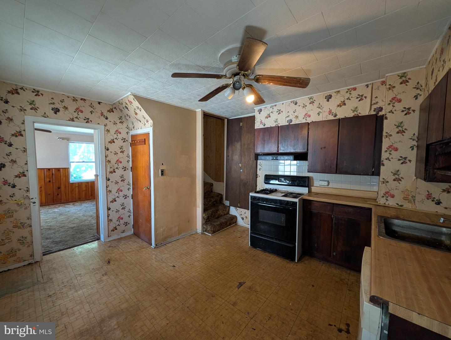 6090 Falls Rd Property Photo 12