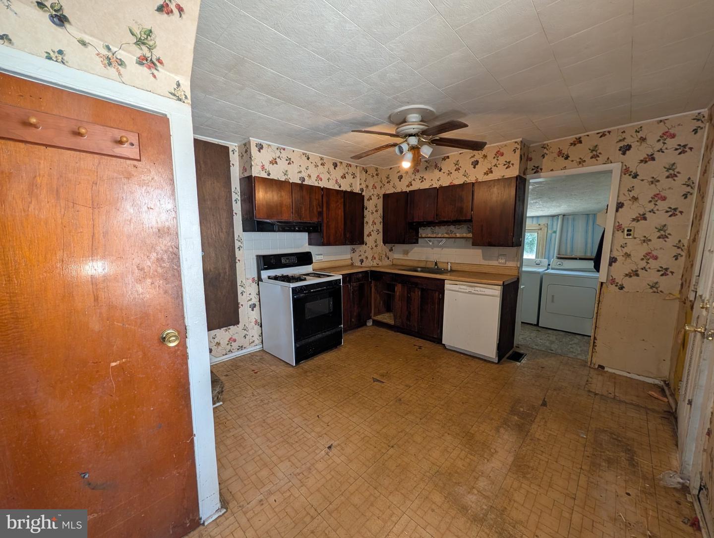 6090 Falls Rd Property Photo 15