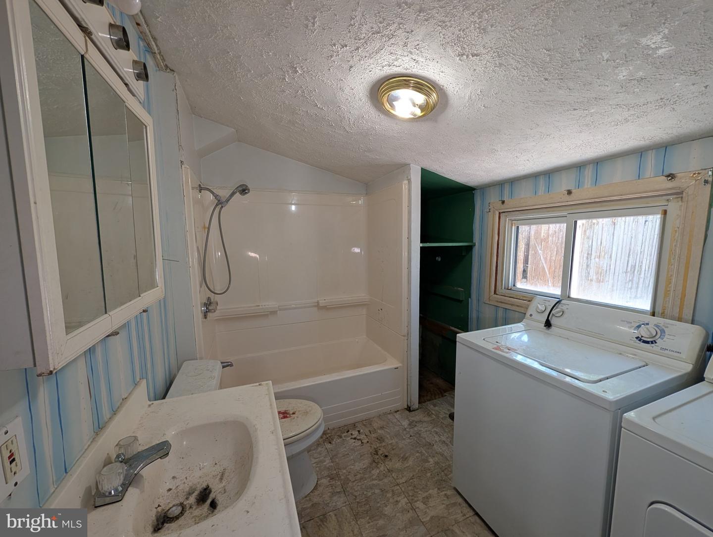 6090 Falls Rd Property Photo 16