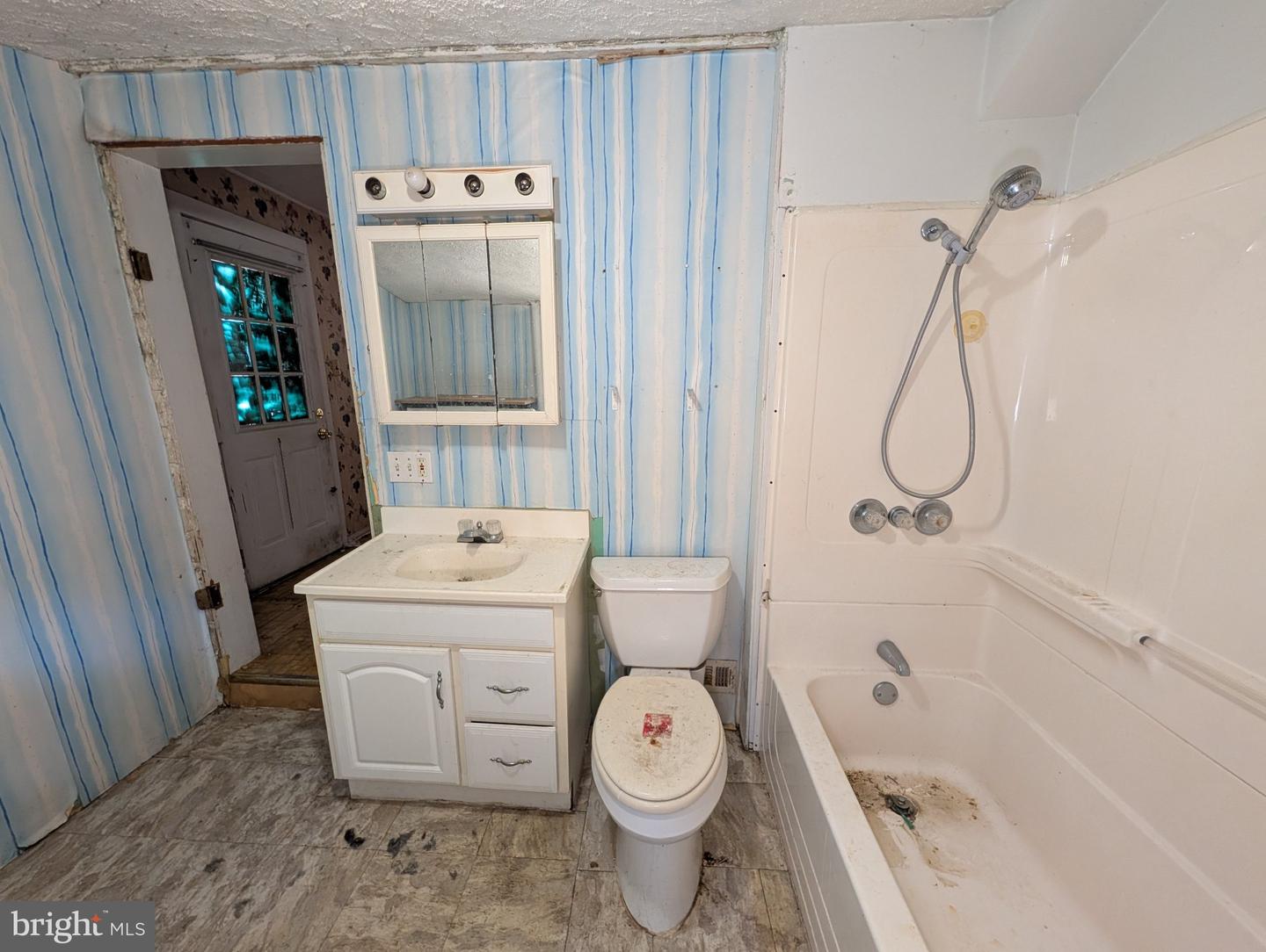 6090 Falls Rd Property Photo 17