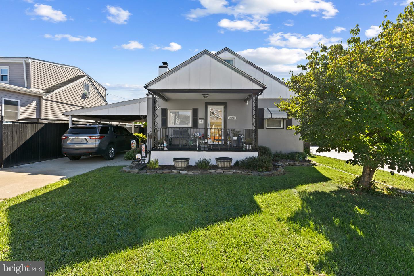 228 Oakwood Rd Property Photo 1
