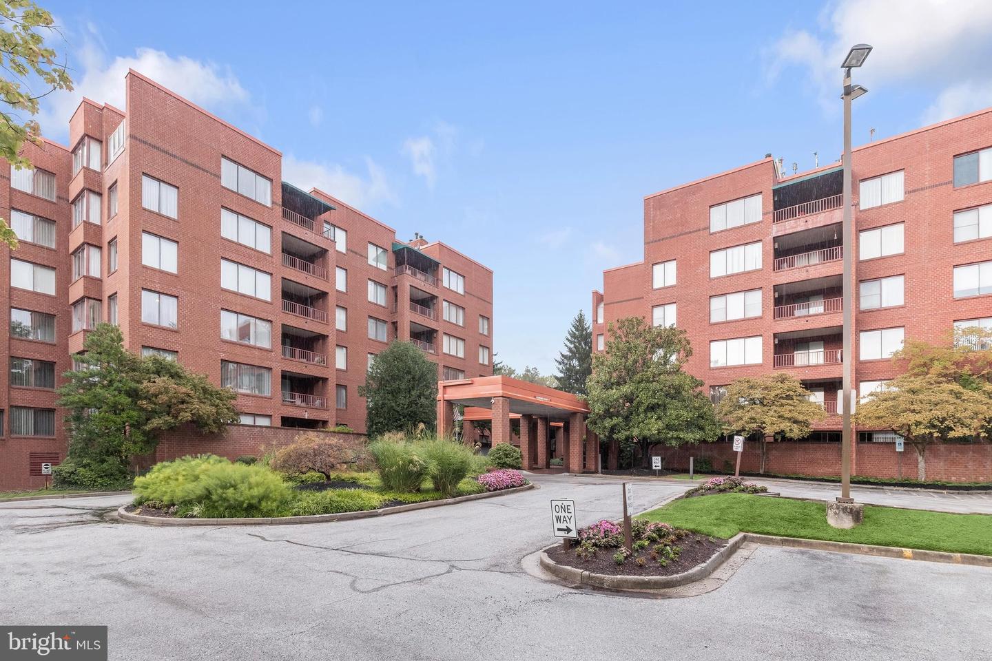 1 GRISTMILL CT #208 Property Photo 1
