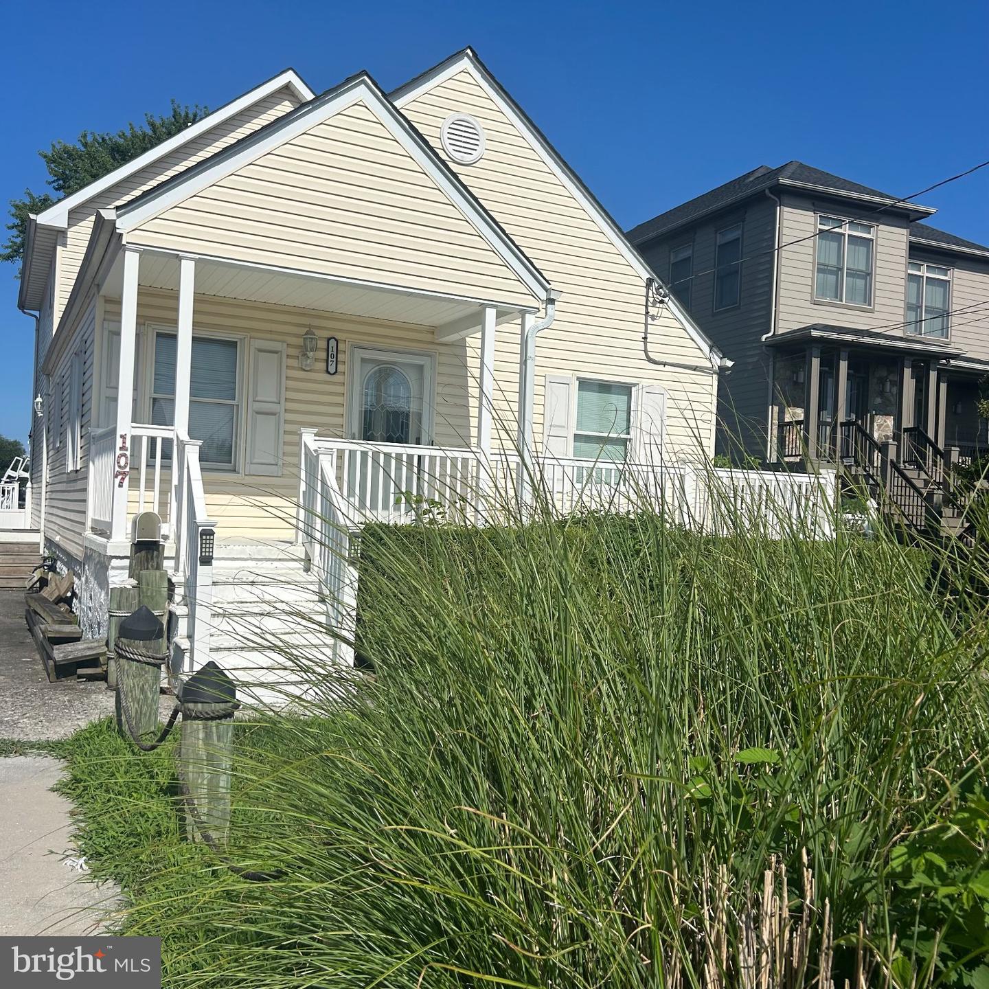 107 BAYSIDE DR Property Photo 1