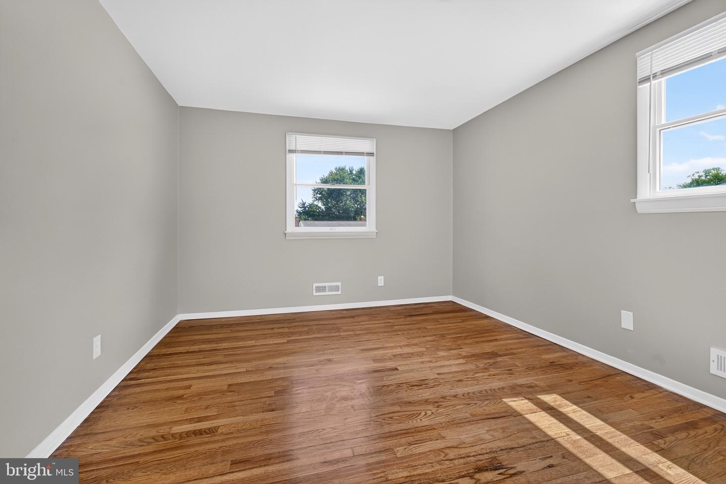 2112 Folkstone Rd Property Photo 15